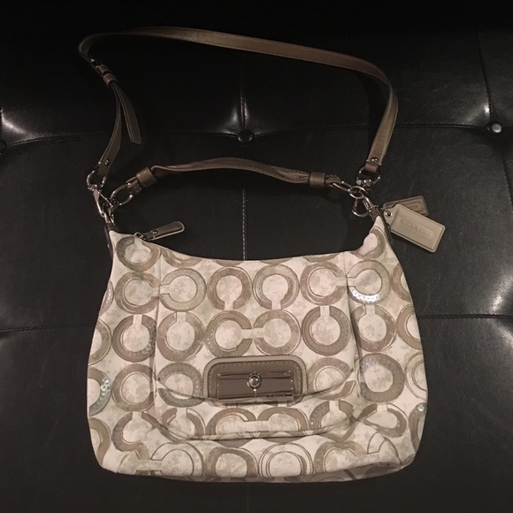 Gorgeous Coach cross body hand bag.. Never used..