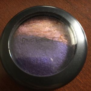 MAC MINERALIZE EYE SHADOW IN ODD COUPLE
