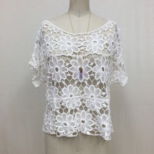 Crochet Blouse in White w/o tag.