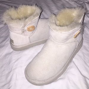 Off white short uggs
