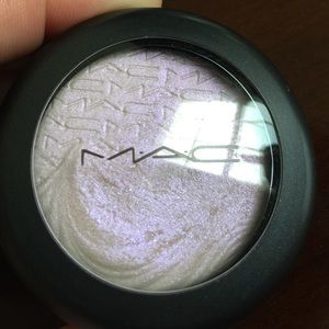 MAC EXTRA DIMENSION EYE SHADOW IN TRIPLE IMPACT