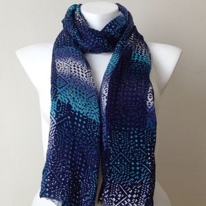 Shades of blue geometric print scarf