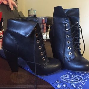 Supa fierce black booties!