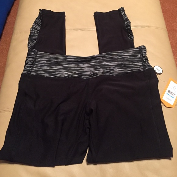 Skinny leg yoga pants