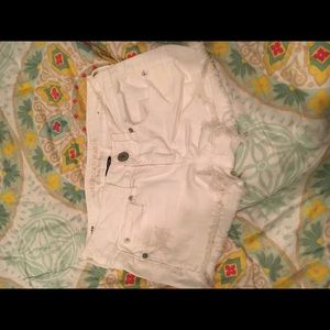 White American eagle shorts