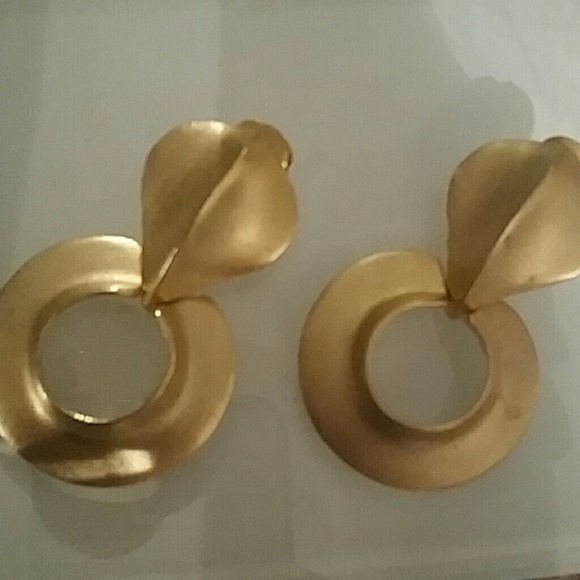 Clip on earrings - Picture 2 of 2