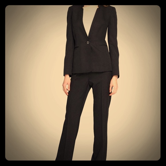 Theory suit - Picture 1 of 3