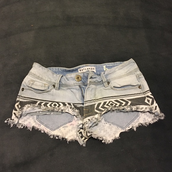 DONATING SOON Bullhead shorts