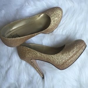 Sparkly Golden Pumps