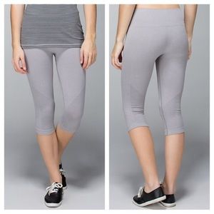 Lululemon grey crops