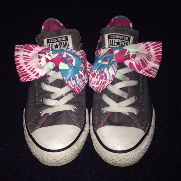Converse gray with pink bows sneakers