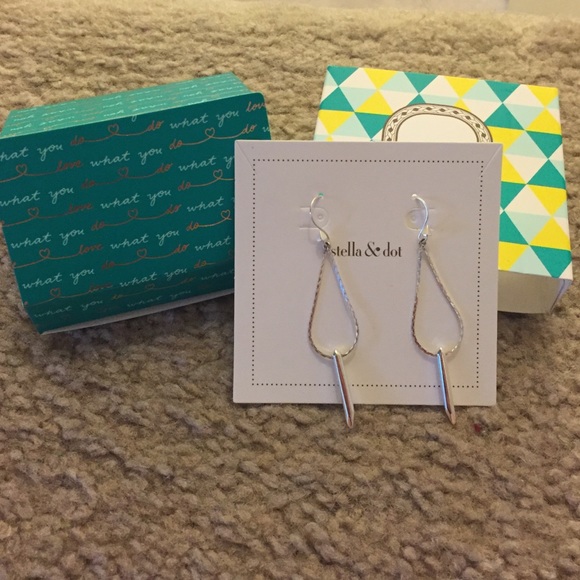 Brand new stella and dot rebel drop earrings!
