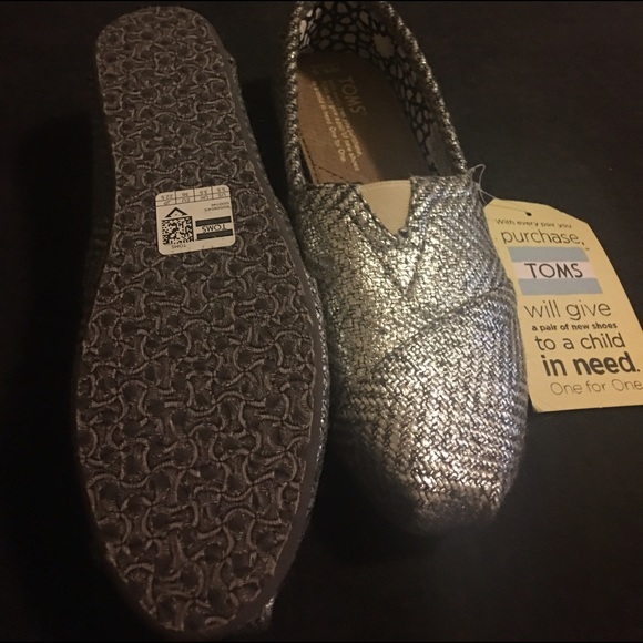 Toms - Picture 2 of 3