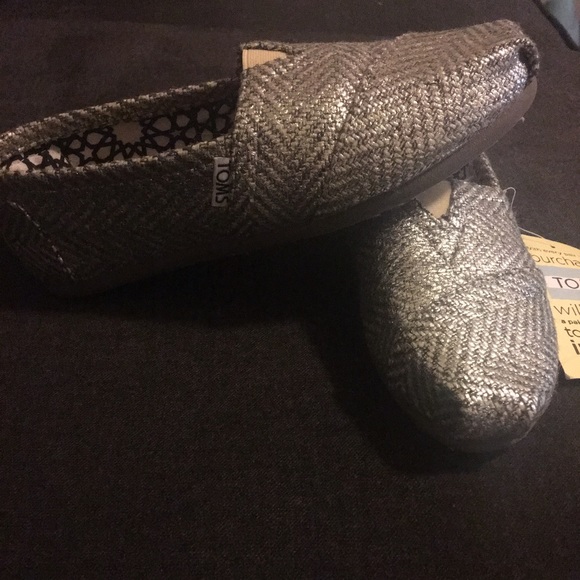 Toms - Picture 3 of 3