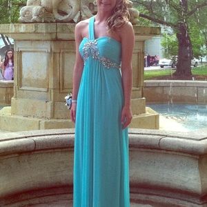 Beautiful blue prom dress!