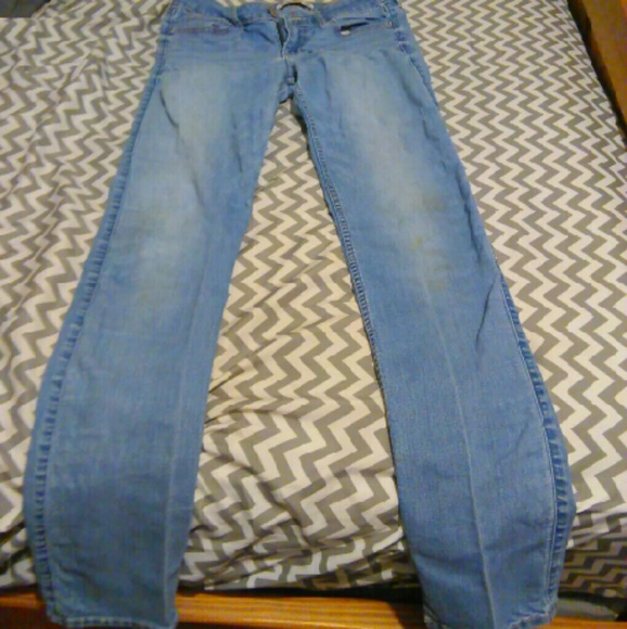 Skinny Hollister Jean's - Picture 1 of 4