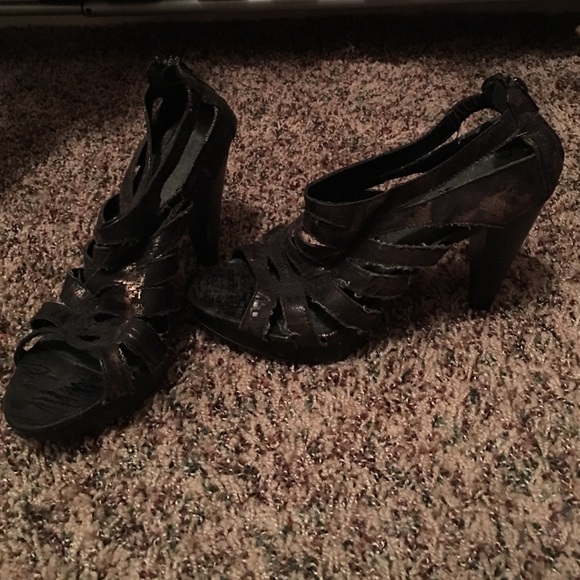 Heels - Picture 2 of 3