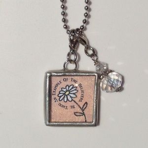 Adorable Flower charm necklace!