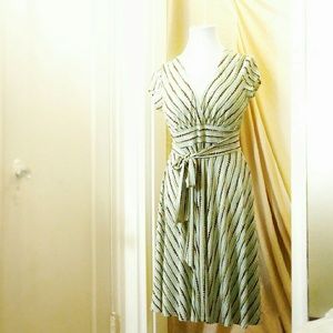 V-neck circle skirt dress, empire waist & ribbon.