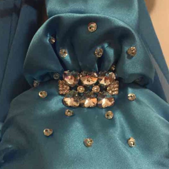 Dress - Picture 2 of 4