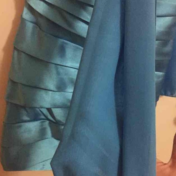 Dress - Picture 3 of 4