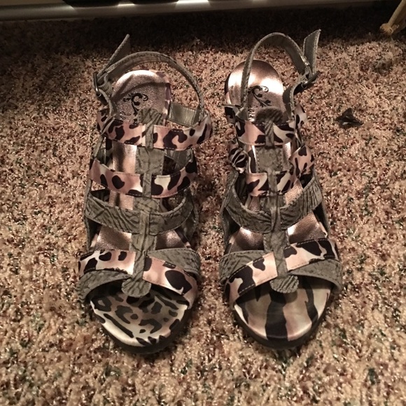 Daytrip Heels - Picture 1 of 2