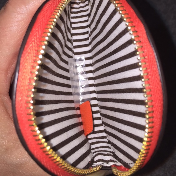 Henri Bendel W 57TH Round Coin Purse-Anchor NWT. - Picture 3 of 3