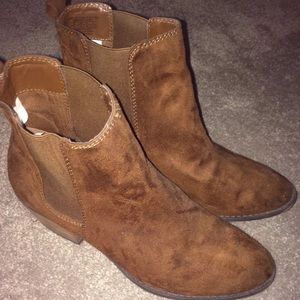 American Eagle booties