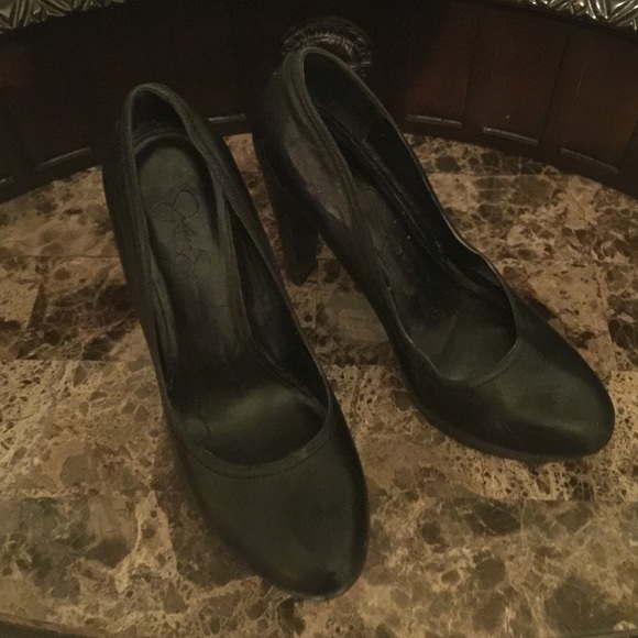 Genuine leather pumps