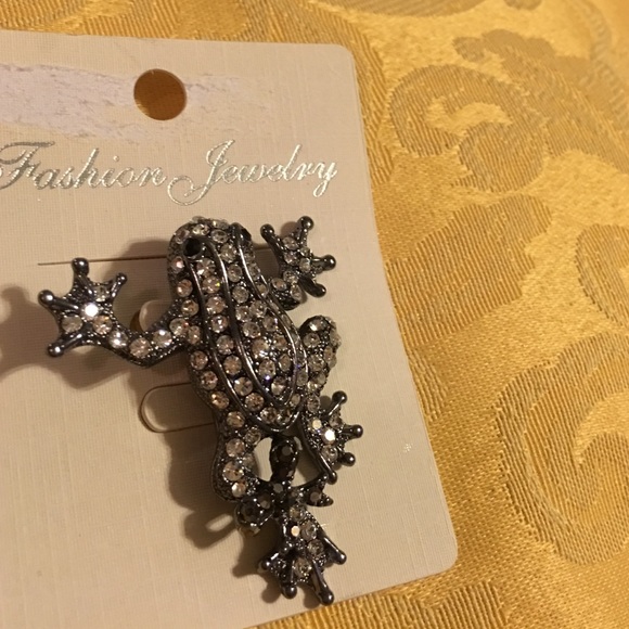 Rhinestone Frog Brooch - Picture 2 of 3