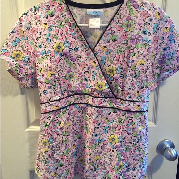 Women SB scrub top, Medium - floral pink