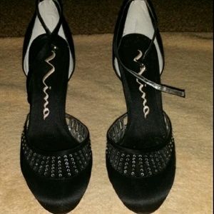 Satin pair of Nina pumps with crystal rhinestone