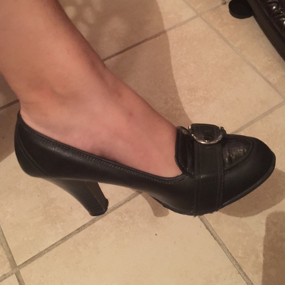 Black casual heels
