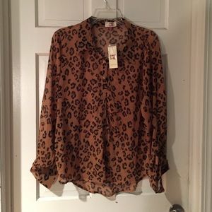 L.e.i. Leopard print long sleeve blouse