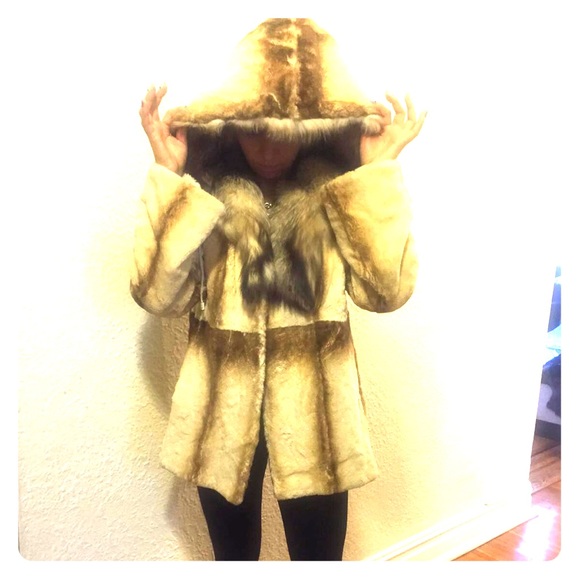 Real fur Coat. Made in Italy. Very warm.