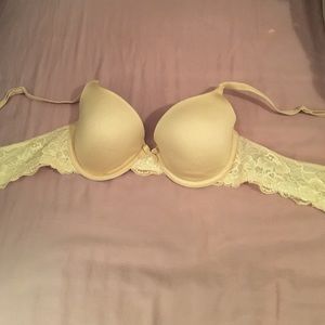 Lace detailed bra
