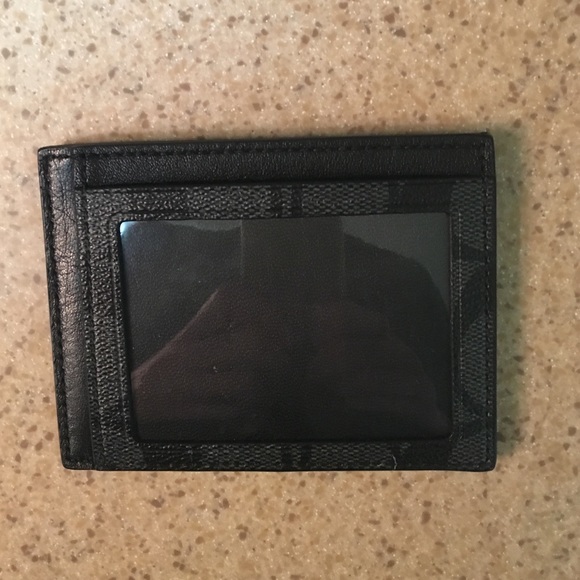 Travel items - Picture 4 of 4