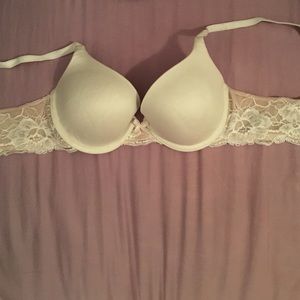 Lace and bow detailed bra