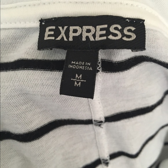 Express-The Perfect Tee - Picture 3 of 4