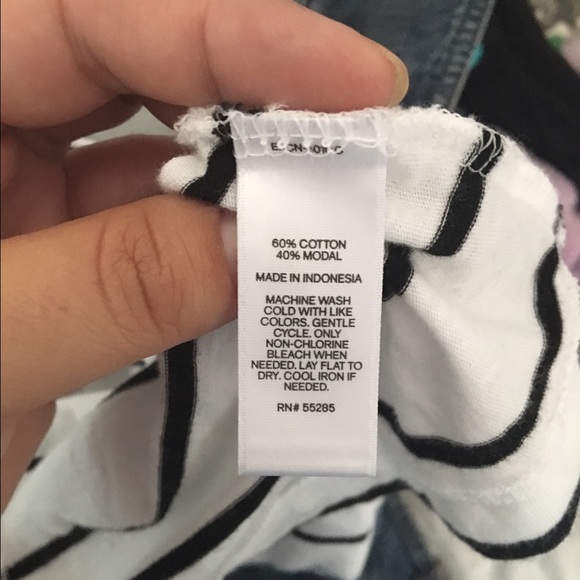 Express-The Perfect Tee - Picture 4 of 4