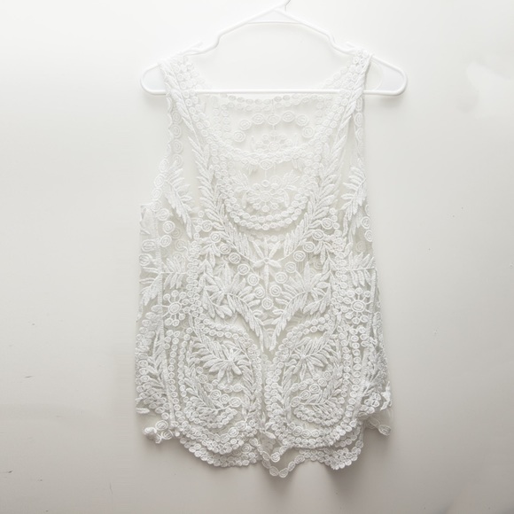 Unbranded floral lace white tank top