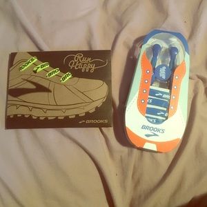 Brooks Running Headphones and Shoelaces