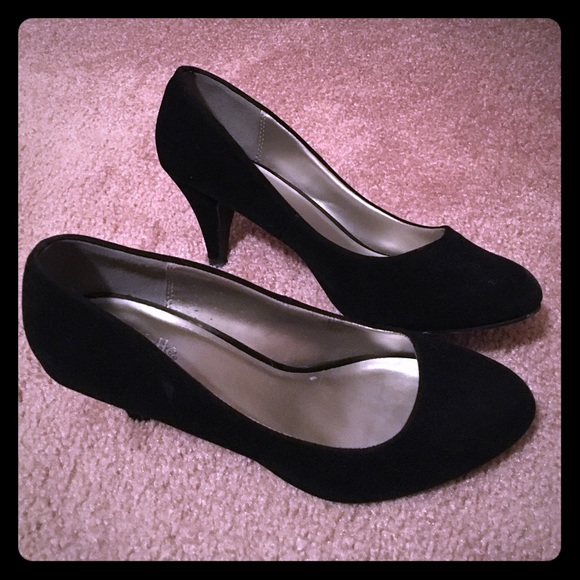 Black Pumps