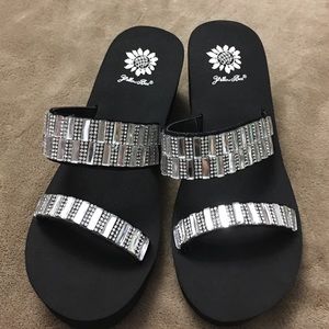 NWOT Yellow box wedges size 8