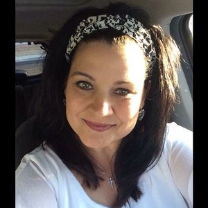 Meet your Posher......Kelly!