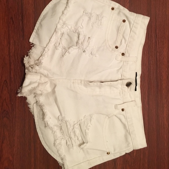 White high wasted shorts