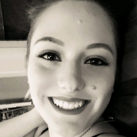 Meet your Posher, Dani - Picture 2 of 6