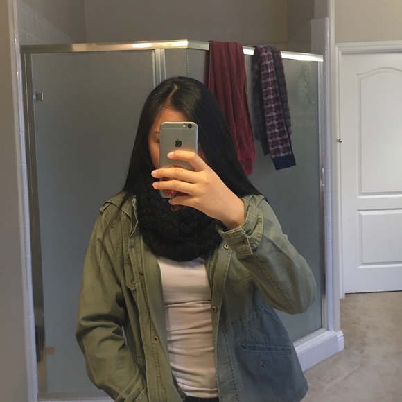 Black infinity scarf.
