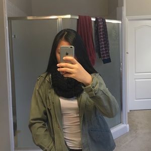 Black infinity scarf.