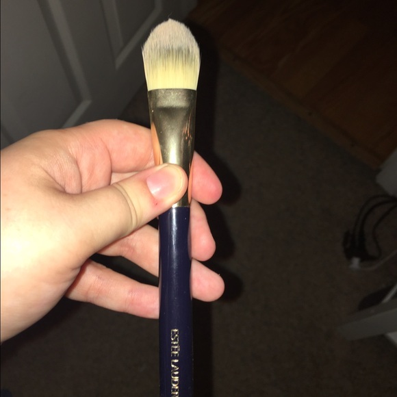 Estée Lauder foundation brush